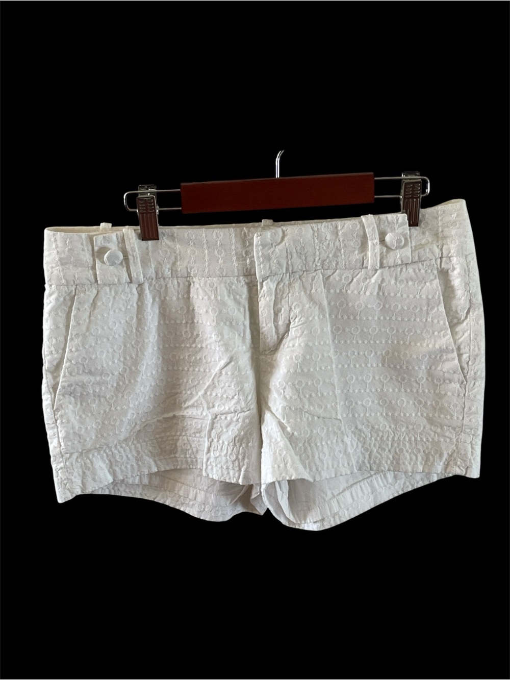 Banana Republic White Eyelet 100% Cotton Shorts, lined size 4, 4 pockets zipper